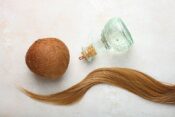 Óleo de coco no cabelo